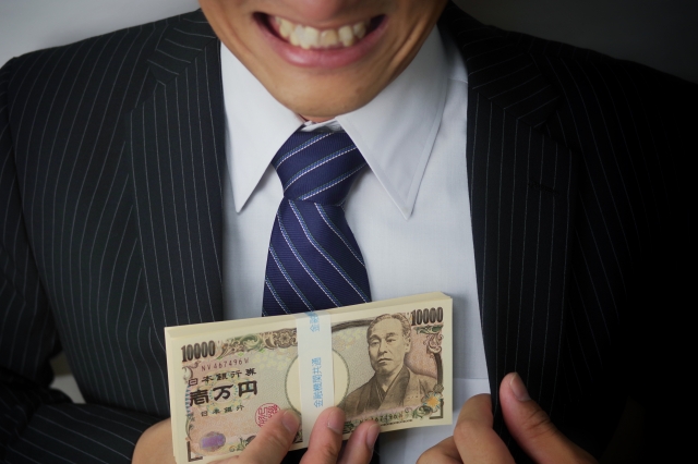 ヤミ金業者は金をせしめてほくそ笑む。秋田市の弁護士や司法書士に無料相談する